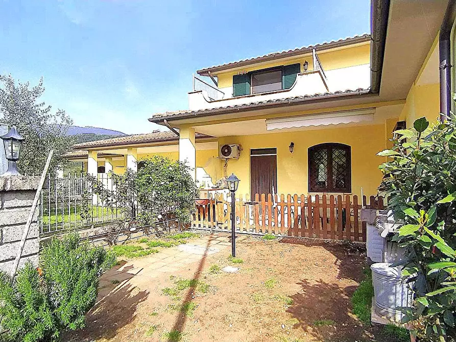 Immagine 1 di Villa in vendita  a Cantalupo In Sabina