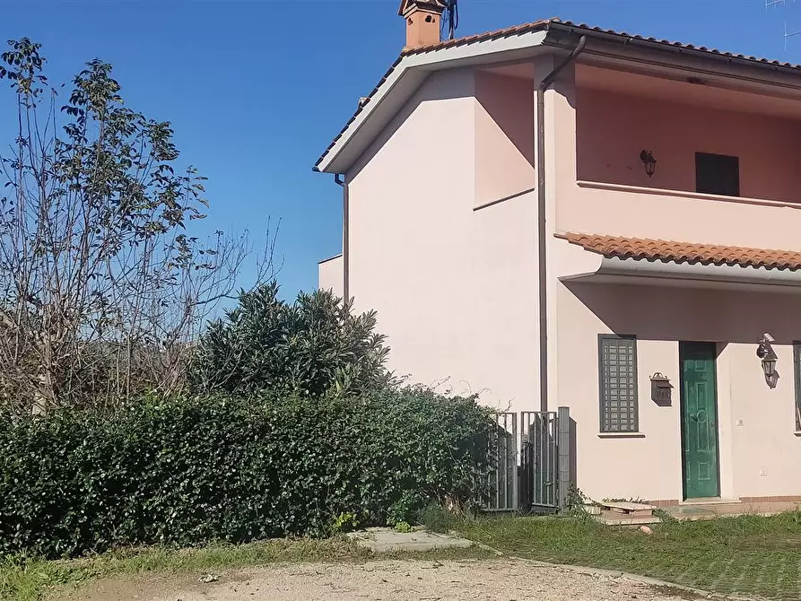 Immagine 1 di Villa in vendita  a Forano
