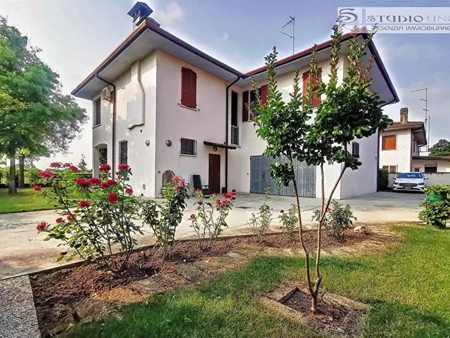 Immagine 1 di Villa in vendita  a Bozzolo