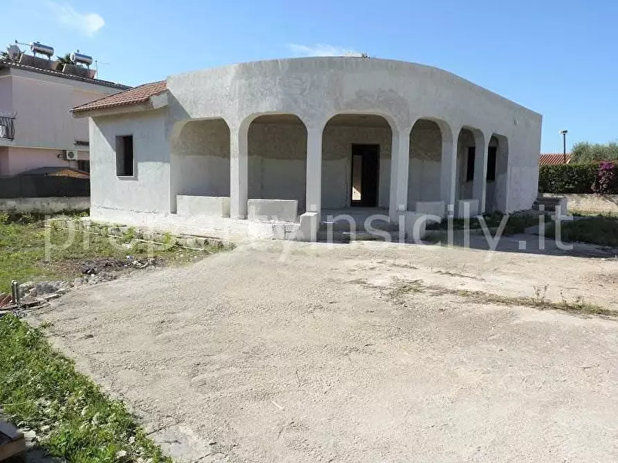 Immagine 1 di Villa in vendita  a Siracusa