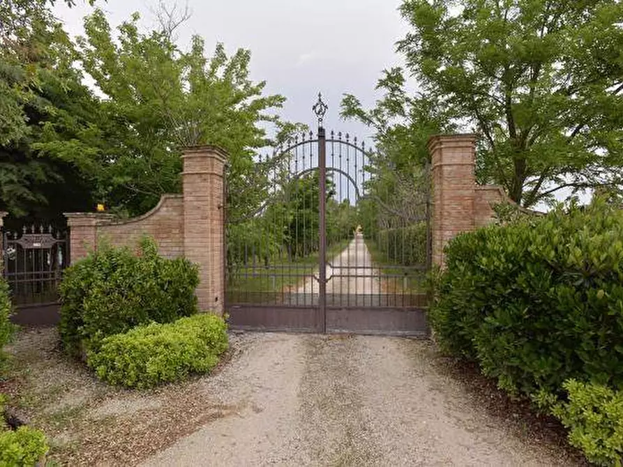 Immagine 1 di Villa in vendita  a Filottrano