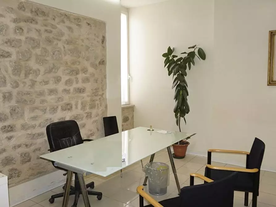 Immagine 1 di Ufficio in vendita  a Spoleto