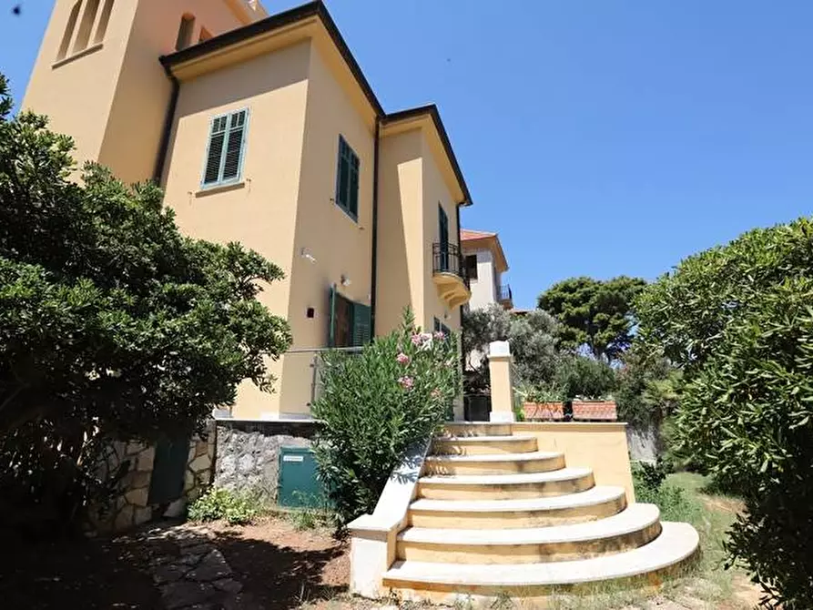 Immagine 1 di Villa in vendita  in Viale Florio a Palermo