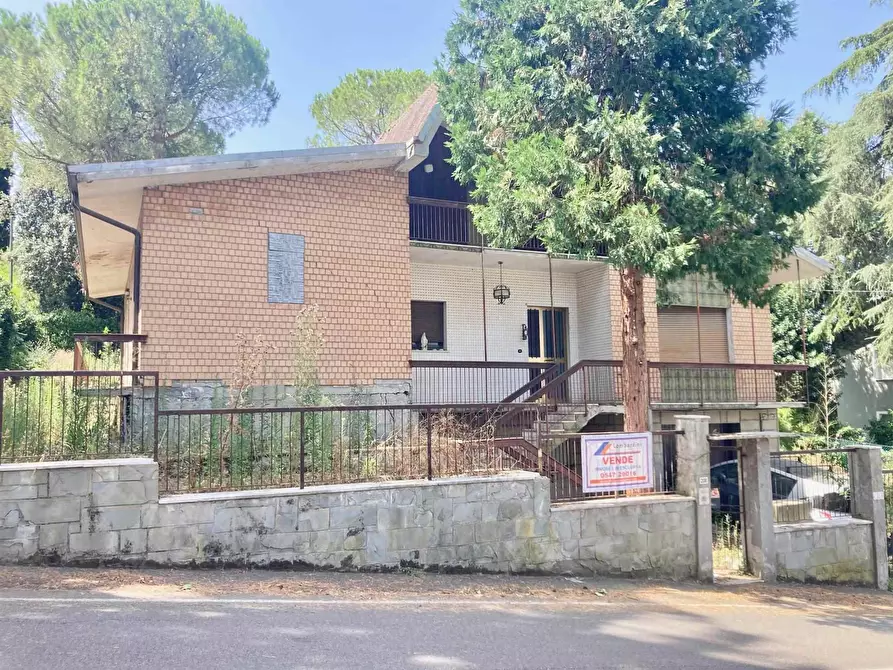 Immagine 1 di Villa in vendita  a Cesena