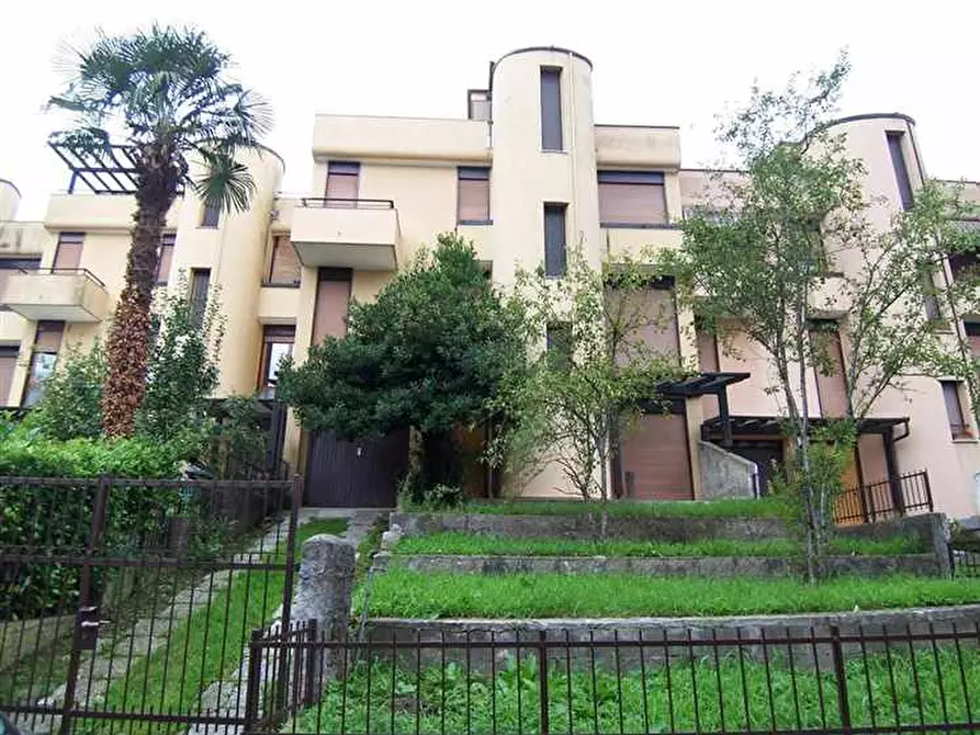 Immagine 1 di Villa in vendita  a Baveno