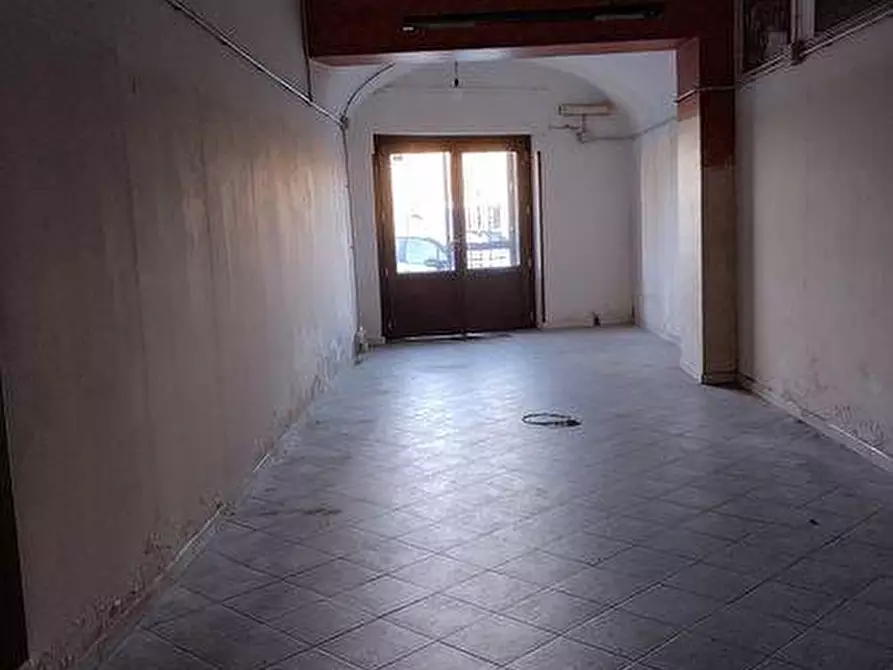 Immagine 1 di Negozio in affitto  in Via Gioberti a Ceprano