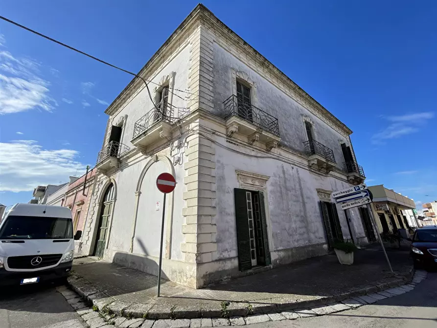 Immagine 1 di Palazzo in vendita  in VIA VEGLIE ANGOLO VIA REGINA MARGHERITA a Carmiano