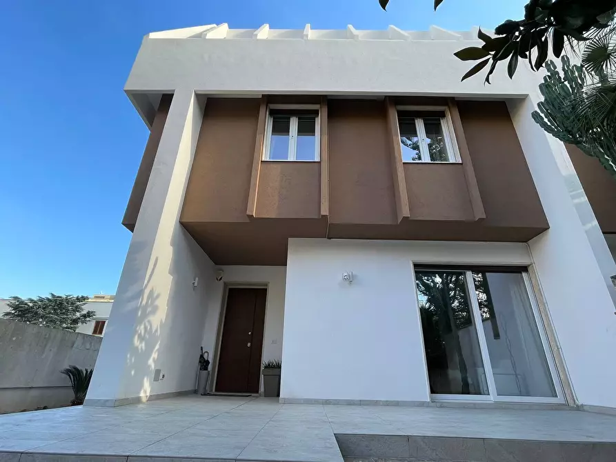 Immagine 1 di Villa in vendita  in VIA MARUGI a Lecce