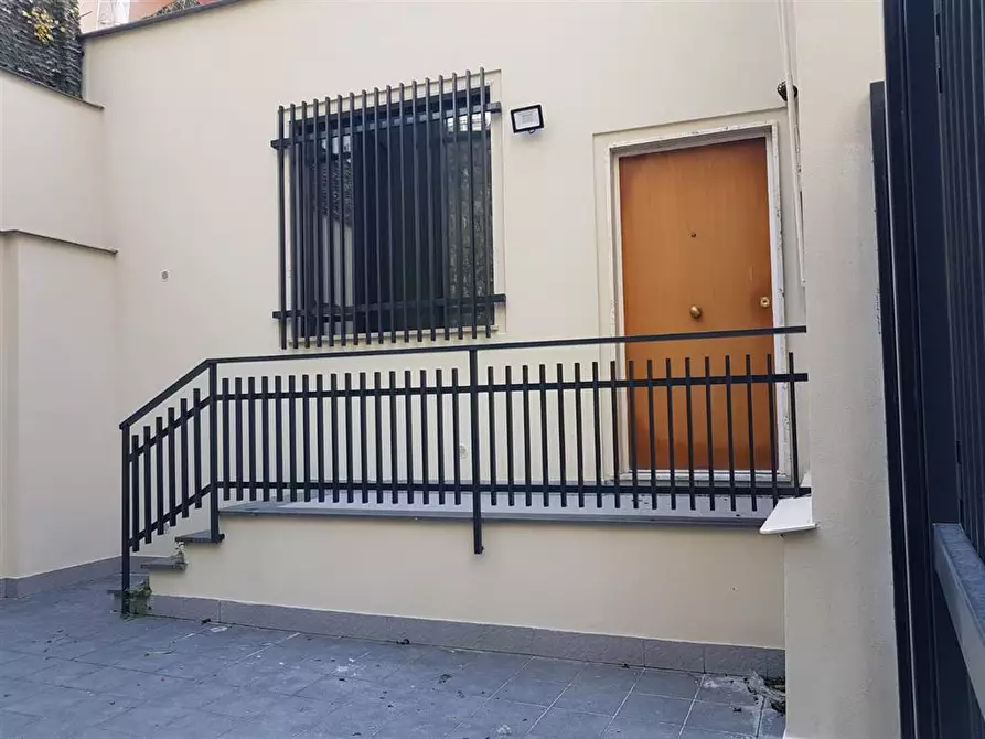 Immagine 1 di Appartamento in vendita  in VIA PIETRO CASTELLINO a Napoli
