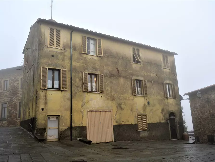 Immagine 1 di Palazzo in vendita  in Piazzetta della Torre a Casale Marittimo