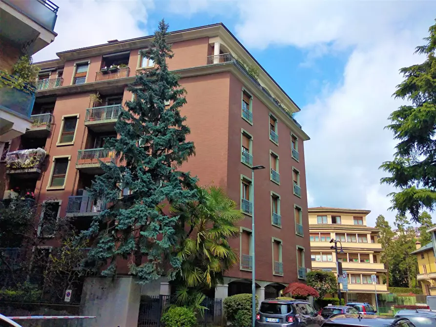Immagine 1 di Appartamento in vendita  in Via Cucchi a Bergamo