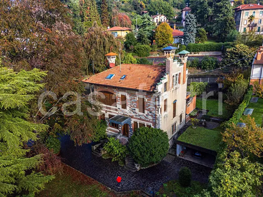 Immagine 1 di Villa in vendita  in Via IV Novembre a Calolziocorte