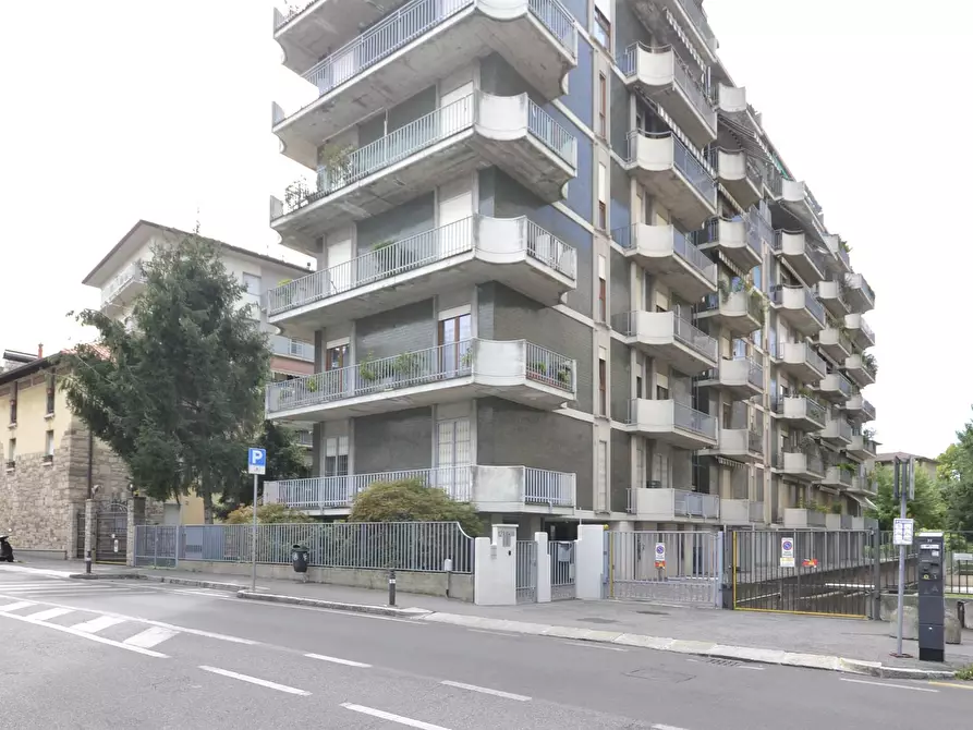 Immagine 1 di Appartamento in vendita  in Mazzini a Bergamo