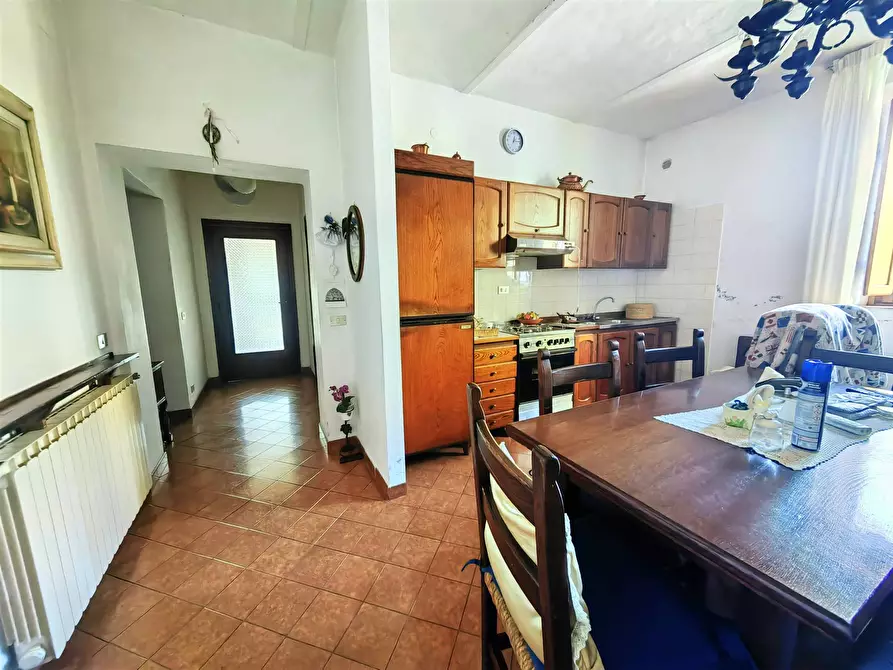 Immagine 1 di Appartamento in vendita  in via delle lastre a Prato