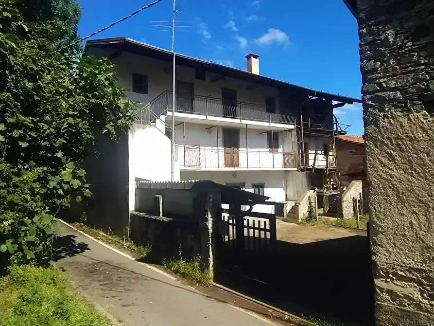Immagine 1 di Casa indipendente in vendita  a Invorio