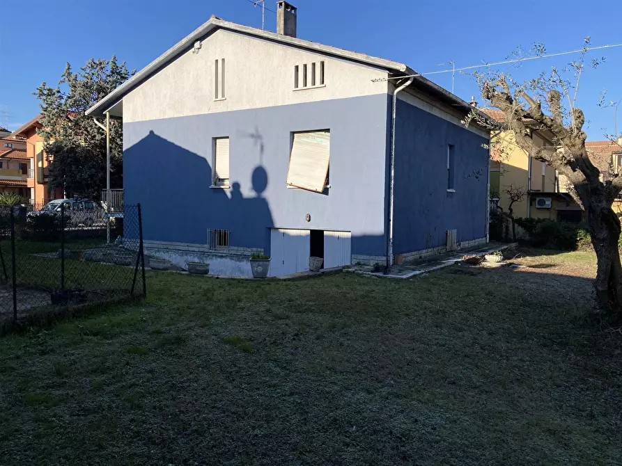 Immagine 1 di Casa indipendente in vendita  a Fano