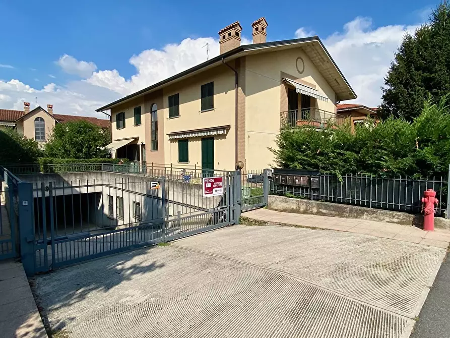 Immagine 1 di Appartamento in vendita  a Almenno San Bartolomeo