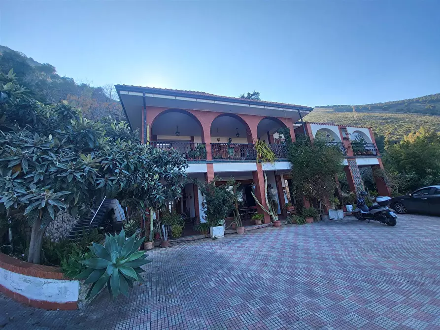 Immagine 1 di Casa indipendente in vendita  in VIA COSTANTINO a Palermo