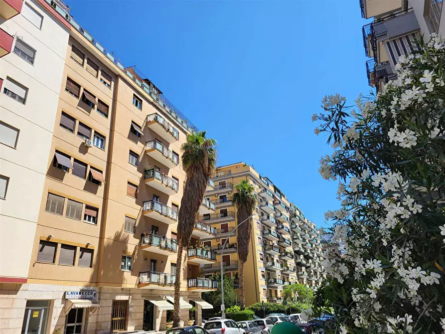 Immagine 1 di Appartamento in vendita  in via val di mazara a Palermo