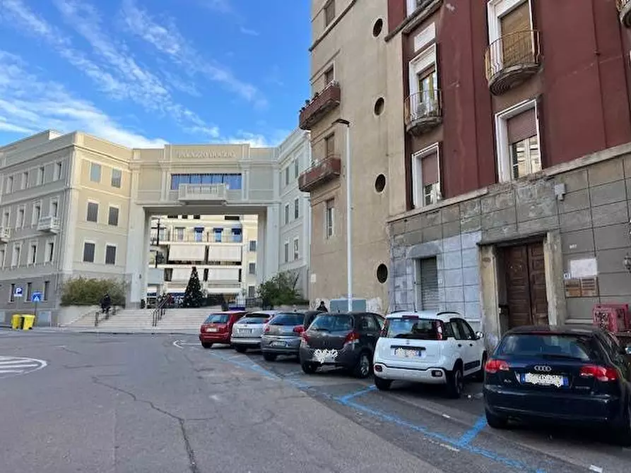 Immagine 1 di Negozio in affitto  a Cagliari