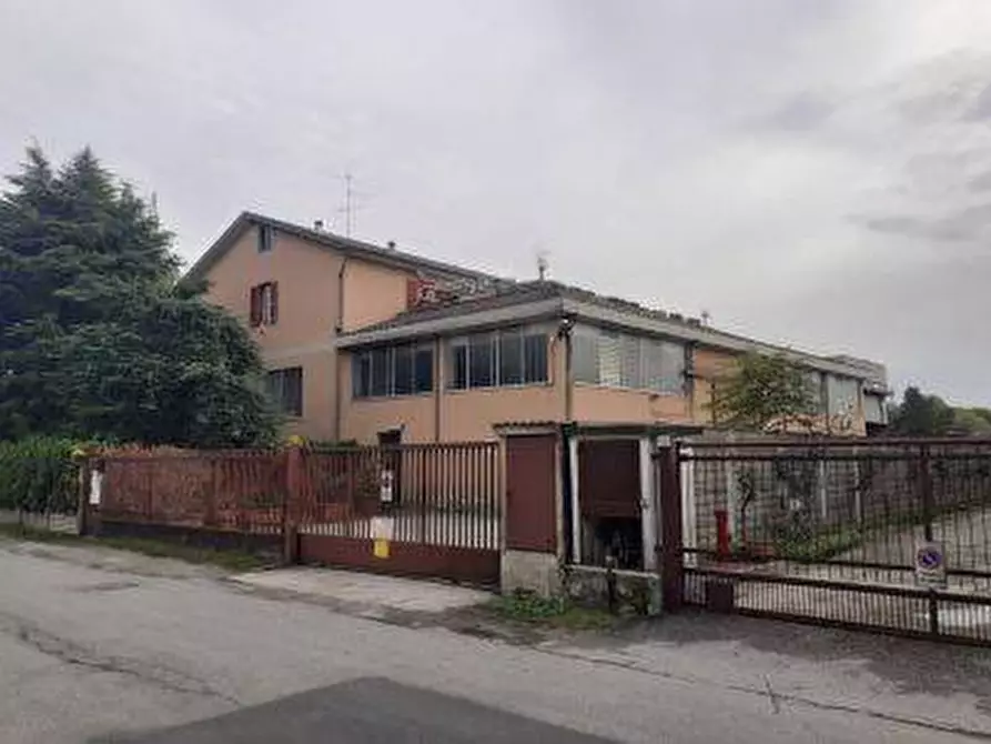 Immagine 1 di Magazzino in vendita  in Via Torino a Cernusco Sul Naviglio