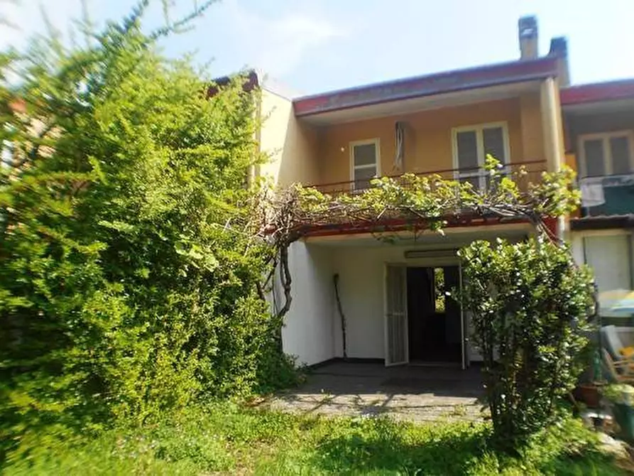 Immagine 1 di Villa in affitto  in via Ruggero a Basiano