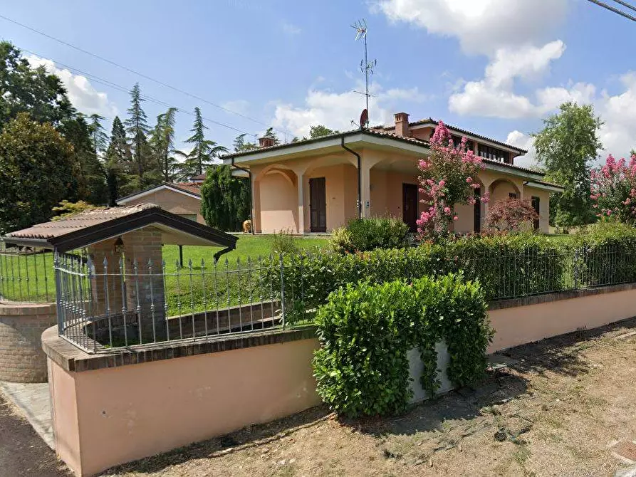 Immagine 1 di Villa in vendita  a Casale Monferrato