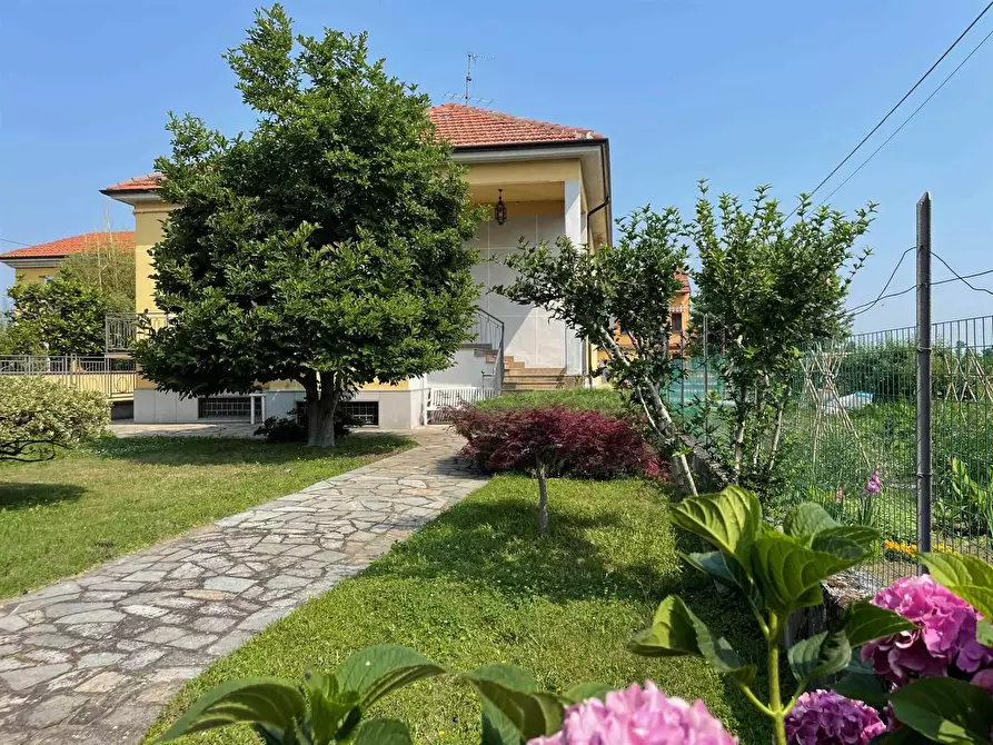 Immagine 1 di Villa in vendita  in VIA G.MARCONI a Balzola