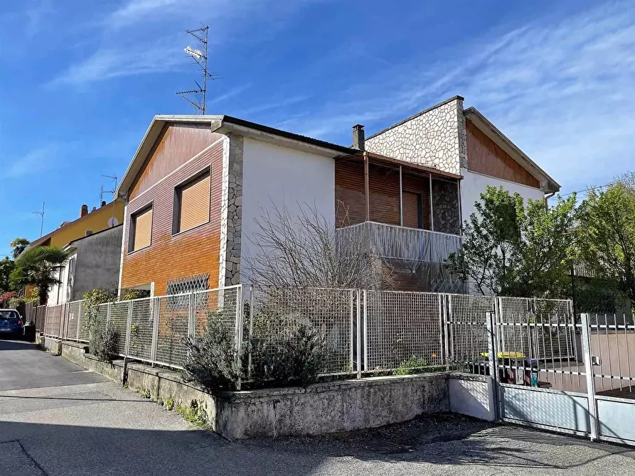 Immagine 1 di Villa in vendita  in VIA CARDUCCI a Casale Monferrato