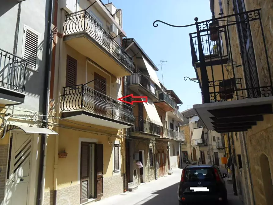Immagine 1 di Appartamento in vendita  in via giacomo  leopardi a Mazzarino
