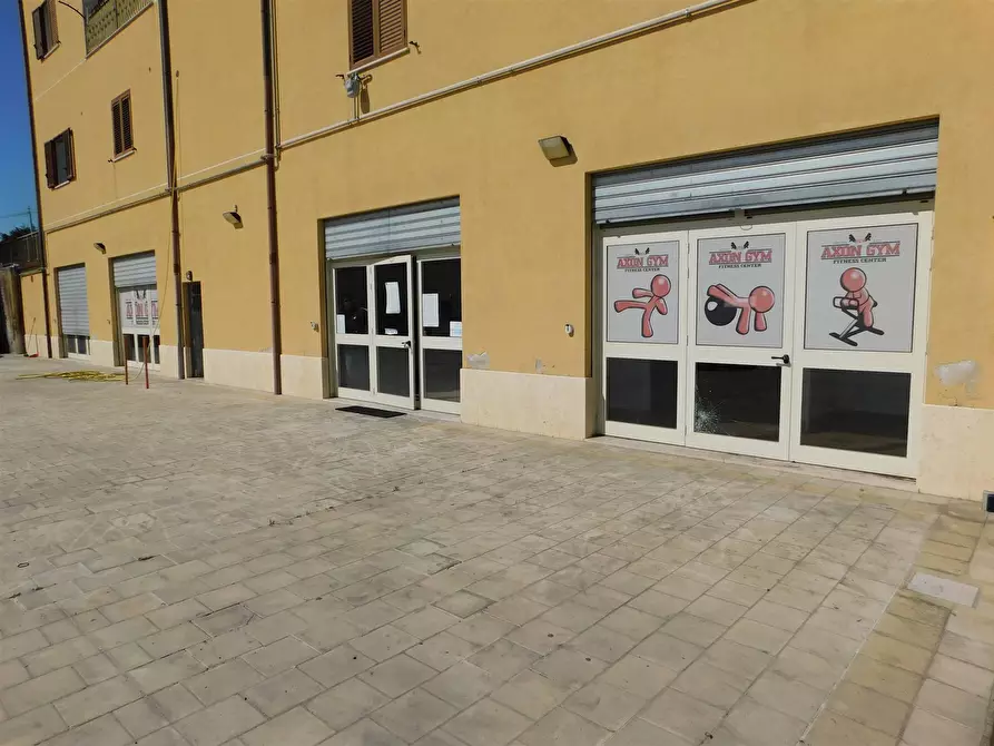 Immagine 1 di Locale commerciale in affitto  in VIA FORLANINI a San Cataldo