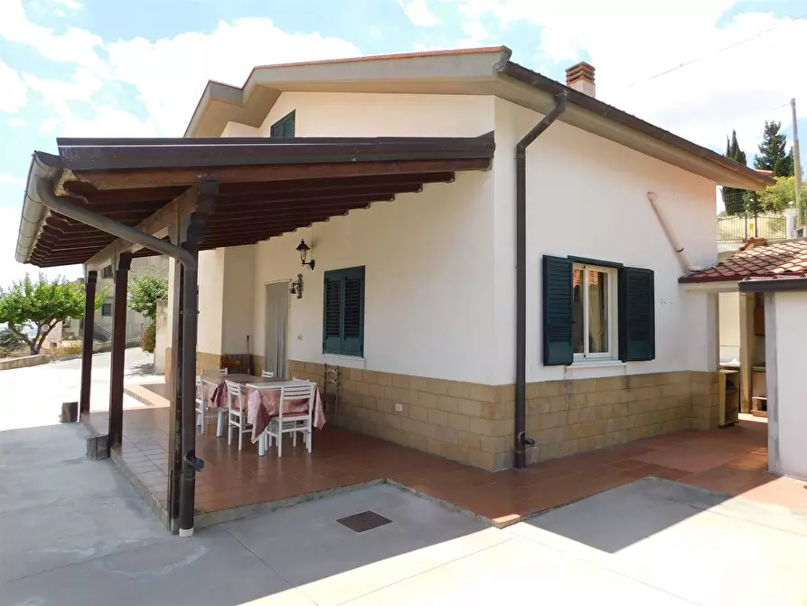 Immagine 1 di Villa in vendita  in STRADA PROVINCIALE 40 a San Cataldo