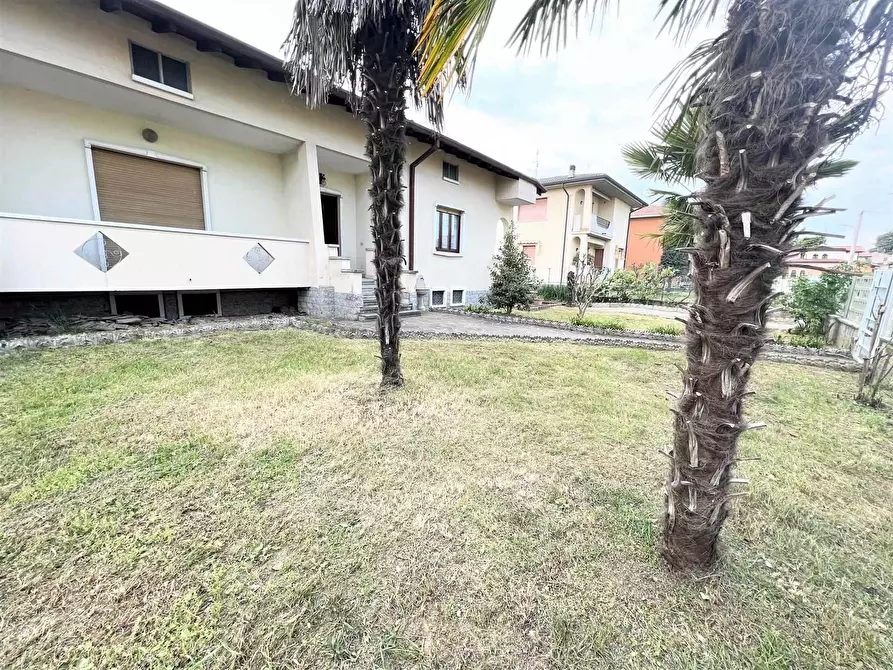 Immagine 1 di Casa indipendente in vendita  in VIA MAESTRI INTAGLIATORI a Bariano