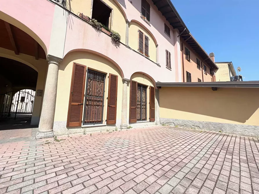 Immagine 1 di Appartamento in vendita  in VIA SARONNI a Bariano