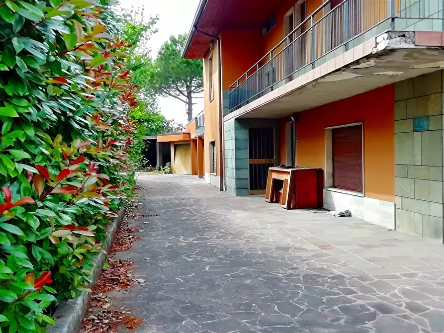Immagine 1 di Villa in vendita  a Osio Sotto