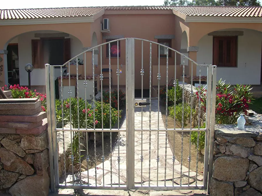 Immagine 1 di Villa in vendita  a San Teodoro