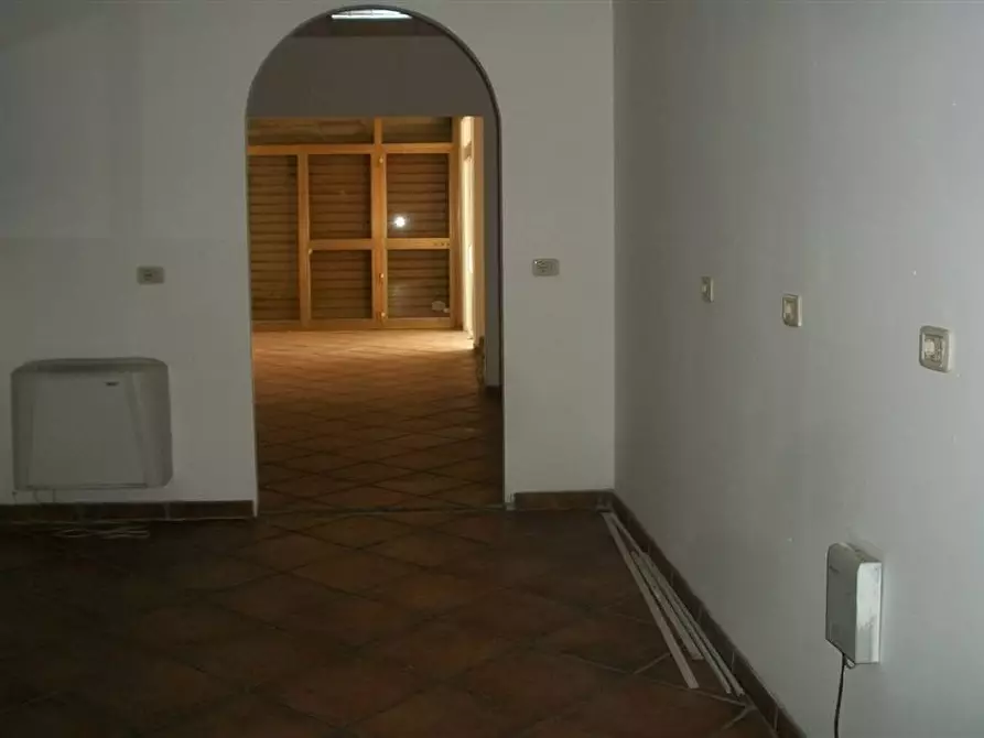 Immagine 1 di Negozio in vendita  a Arezzo