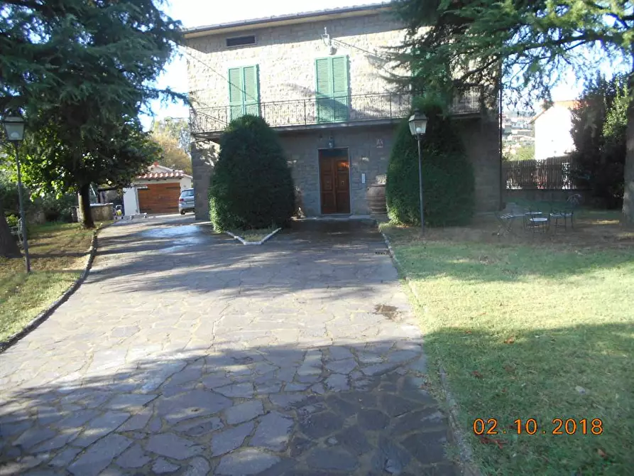 Immagine 1 di Villa in vendita  a Castiglion Fiorentino
