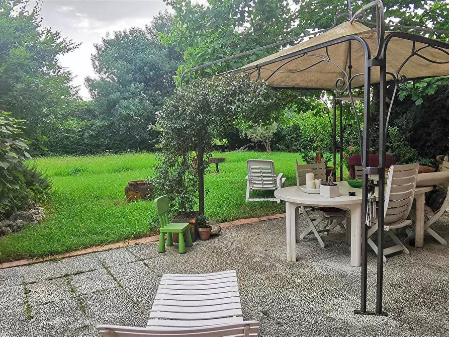 Immagine 1 di Villa in vendita  a Agliana