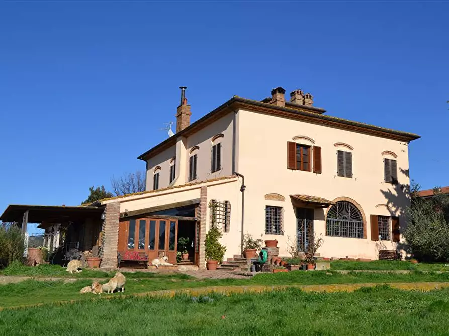 Immagine 1 di Villa in vendita  a Cecina