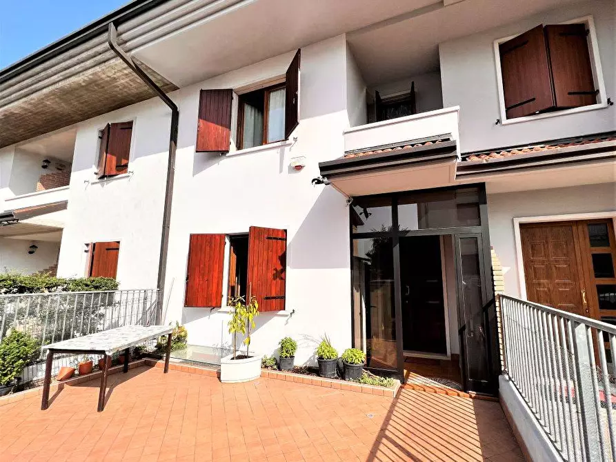 Immagine 1 di Villa in vendita  in VIA BELVEDERE a Povegliano Veronese