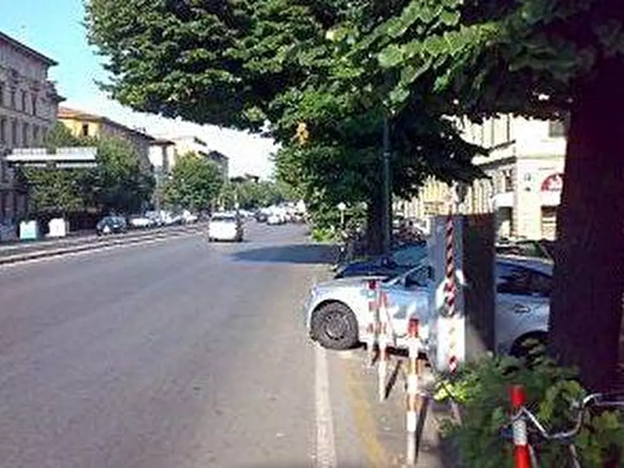 Immagine 1 di Posto auto in affitto  a Firenze