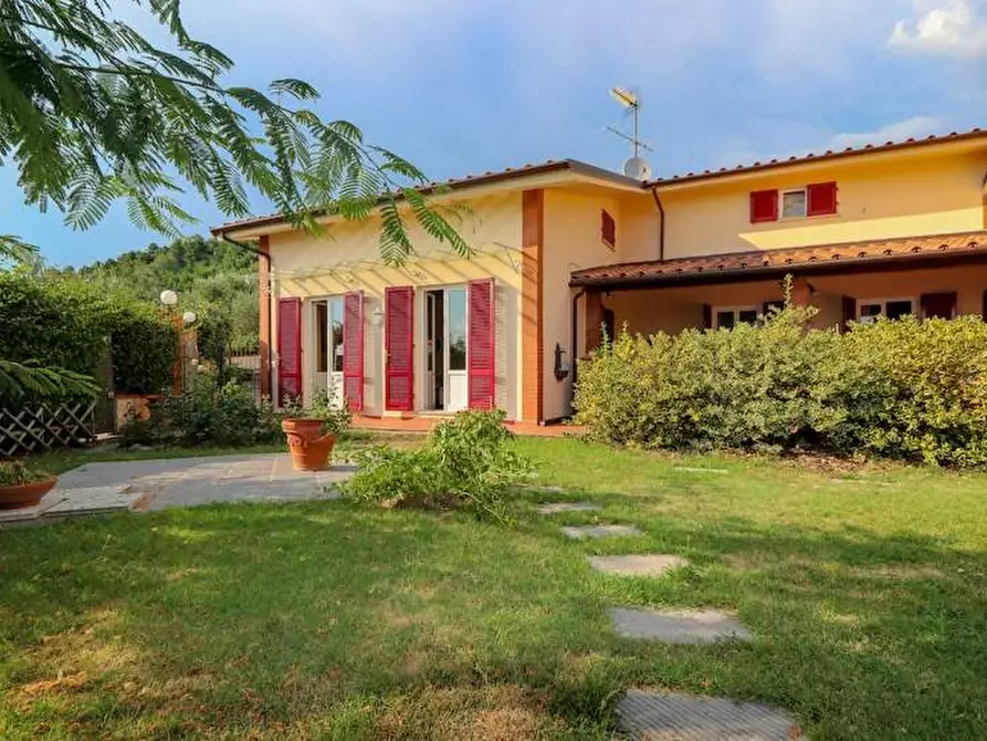 Immagine 1 di Villa in vendita  a Marliana