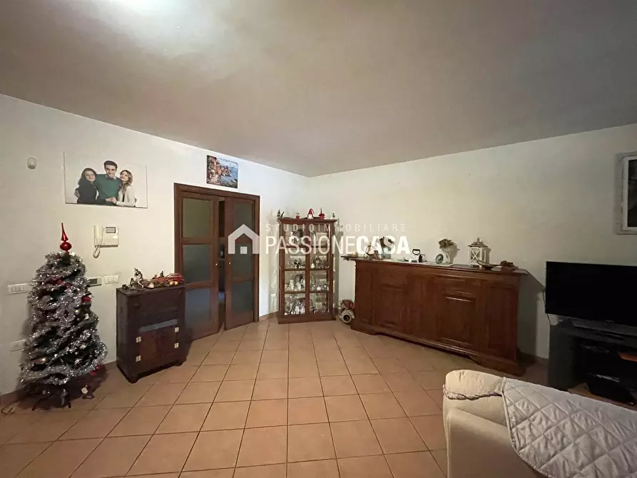 Immagine 1 di Villa in vendita  a Vaiano