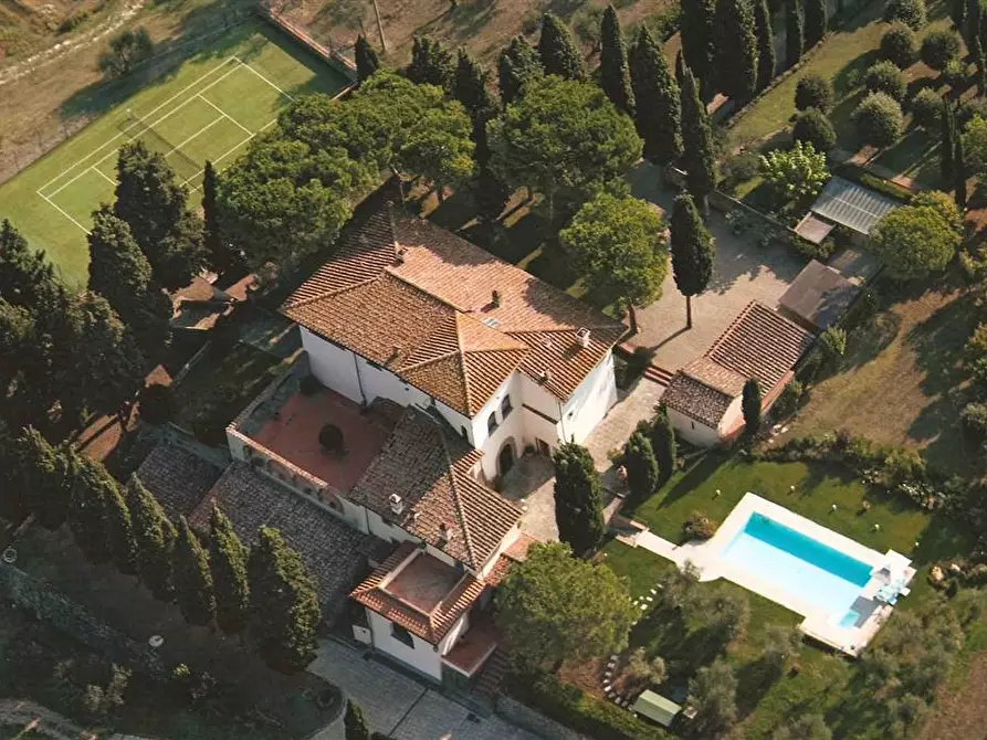 Immagine 1 di Villa in vendita  a Scandicci