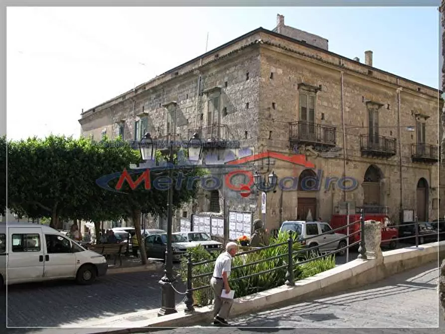 Immagine 1 di Palazzo in vendita  a Canicatti'
