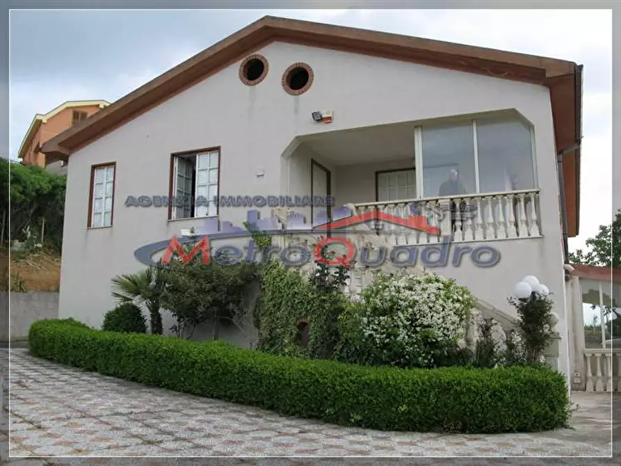 Immagine 1 di Villa in vendita  a Canicatti'