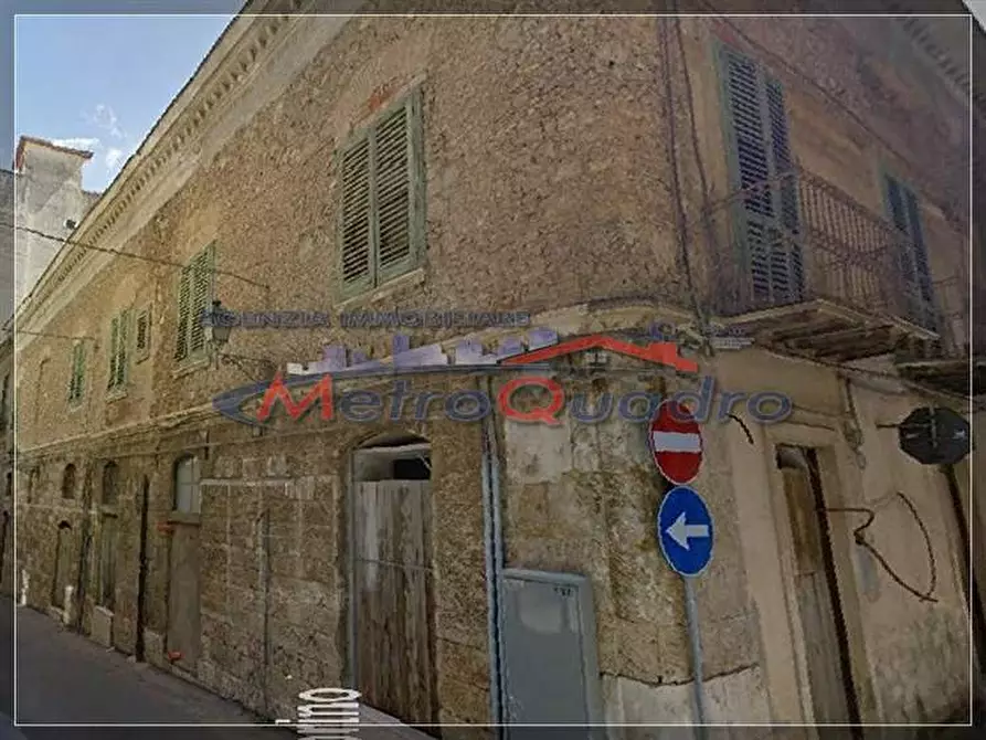 Immagine 1 di Palazzo in vendita  a Canicatti'