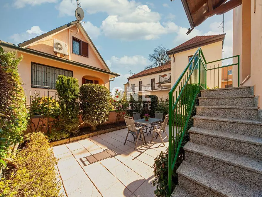 Immagine 1 di Villa in vendita  in Via De Marchi a Vignate