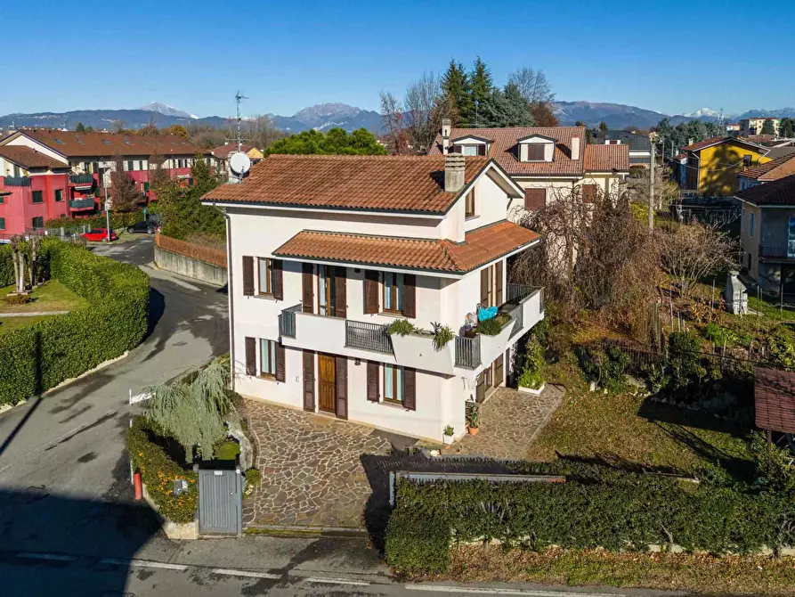 Immagine 1 di Villa in vendita  in Via Obizzone da Bernareggio a Arese